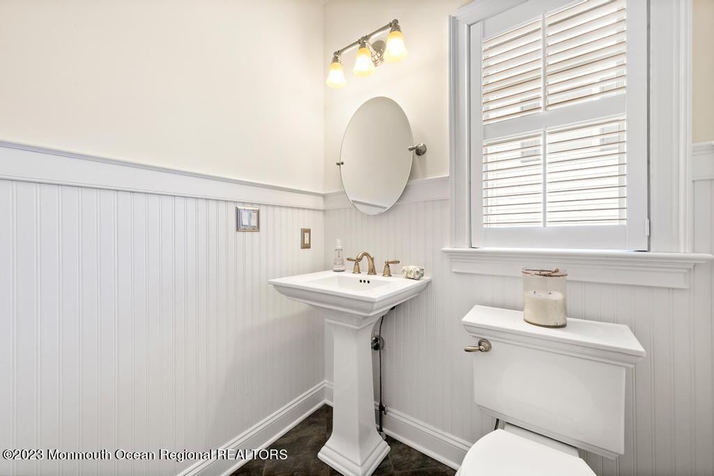 104 River Road Rumson, NJ 07760 - Photo 17 of 37 Half bath