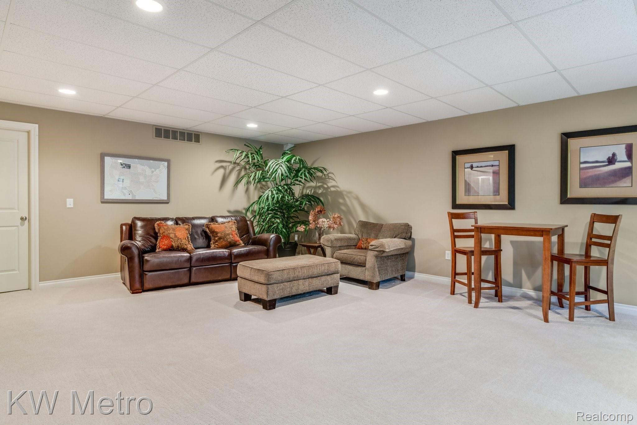 687 Mountain Circle Rochester, MI 48306 - Photo 30 of 40 30-web-or-mls-687 Mountain Circle - Rochester Hills026.jpg