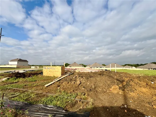 $289,900 | 112 Womble Loop, Caldwell, TX 77836
