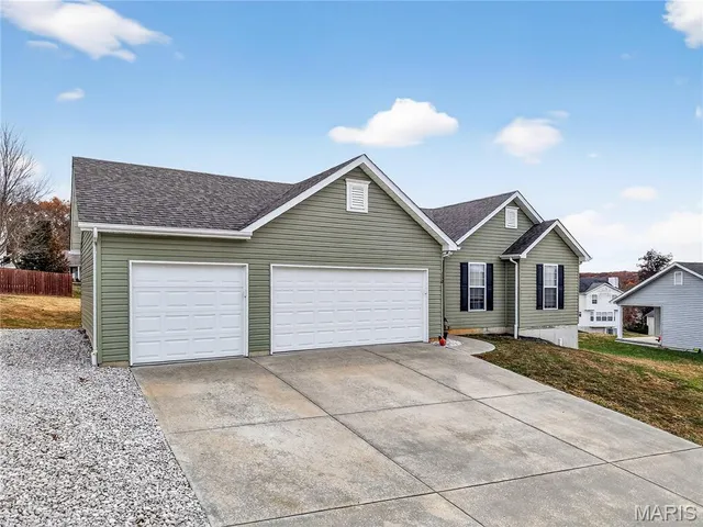 $269,900 | 150 Hidden Valley Way, Winfield, MO 63389