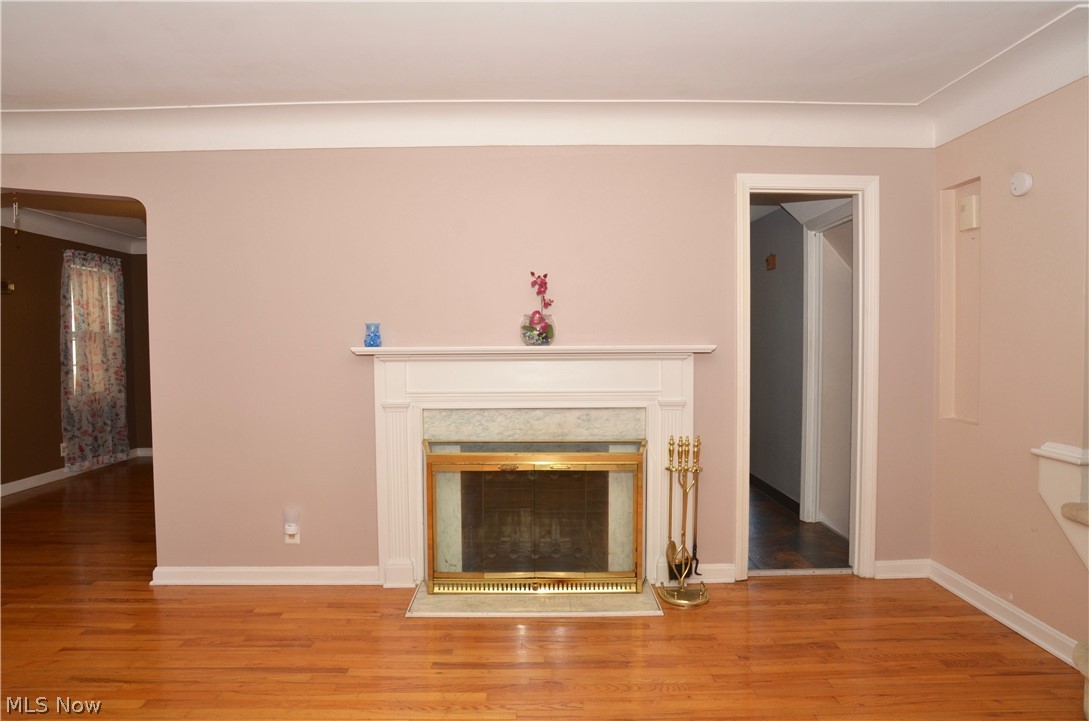 4110 Stilmore Road Cleveland, OH 44121 - Photo 3 of 30