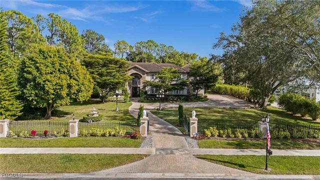 $4,895,000 | 9250 The Lane, Naples, FL 34109