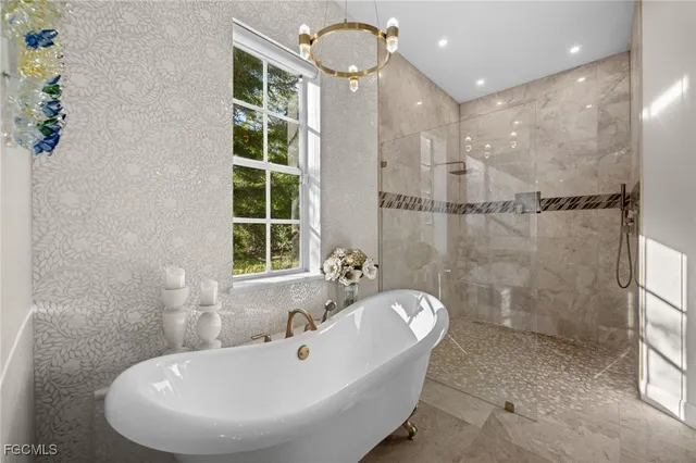 $4,895,000 | 9250 The Lane, Naples, FL 34109