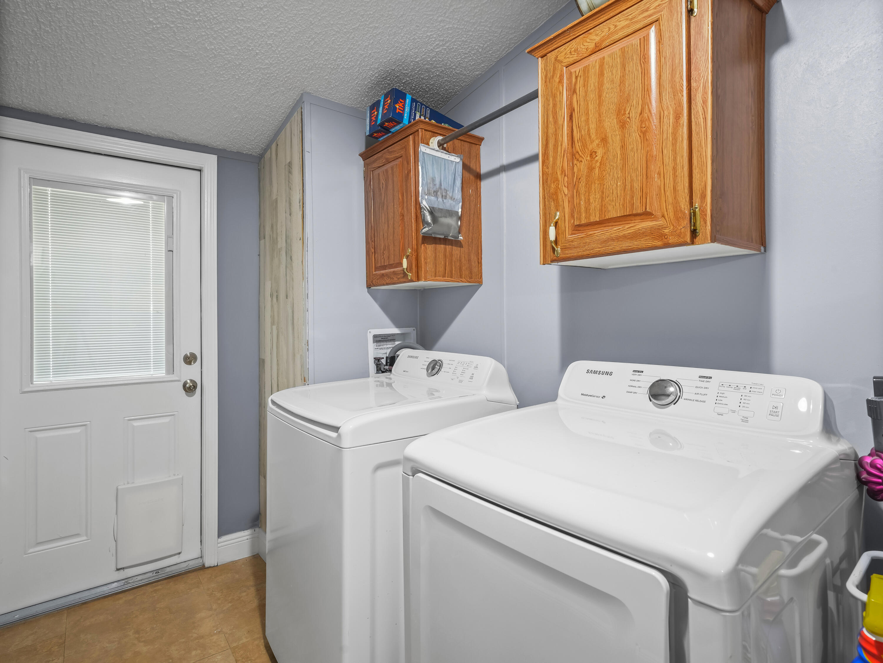 329 Kilpatrick Loop Clewiston, FL 33440 - Photo 24 of 56 a utility room with dryer and washer