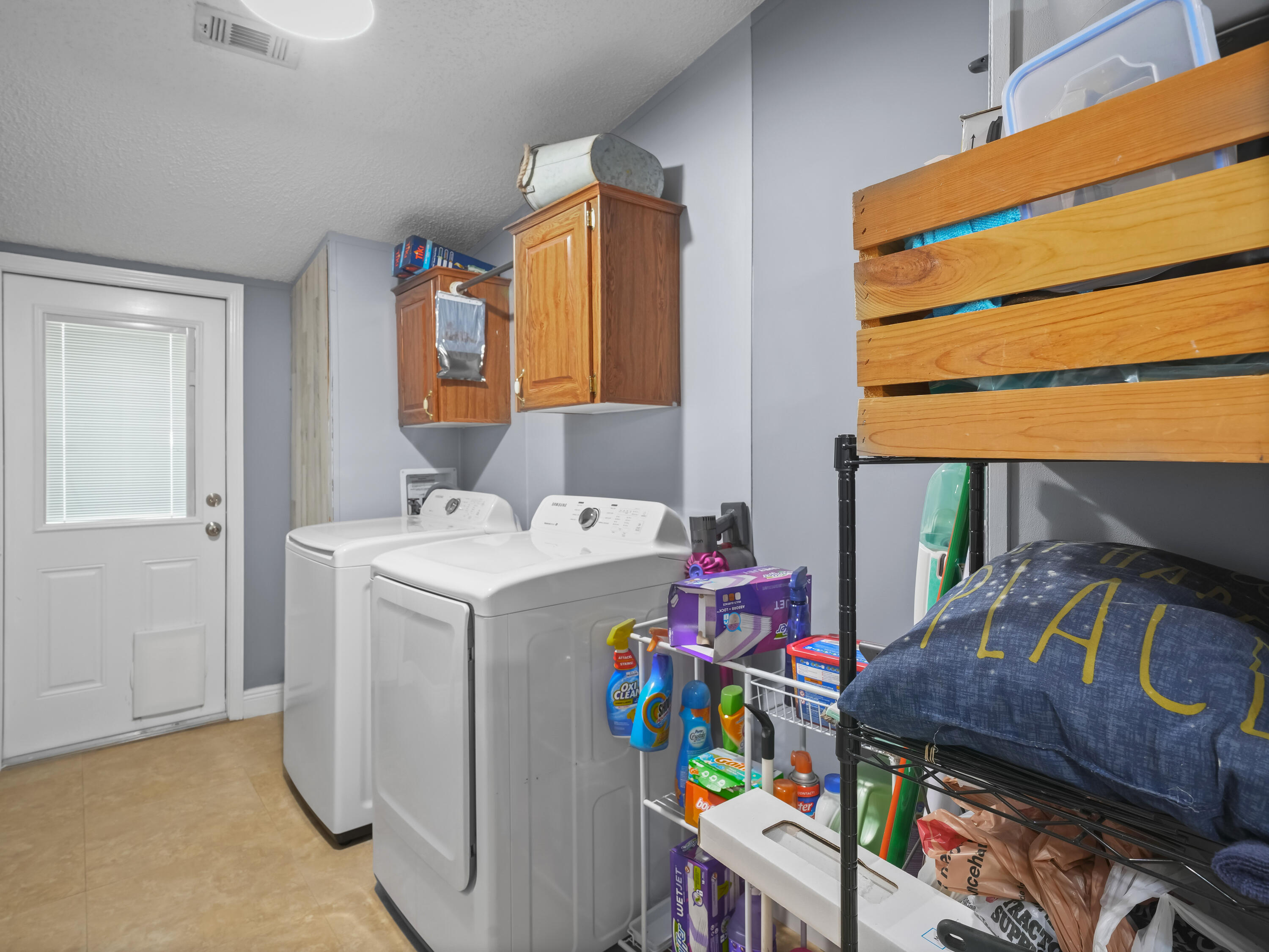 329 Kilpatrick Loop Clewiston, FL 33440 - Photo 25 of 56 a utility room with dryer and washer