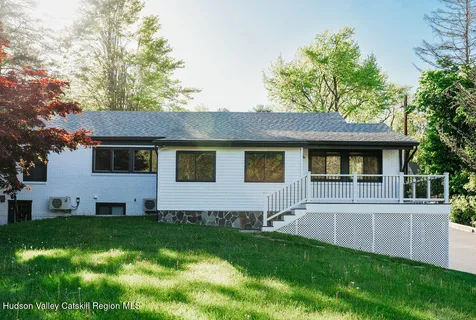 $1,125,000 | 6 Hasbrouck Place, New Paltz, NY 12561