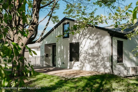 $1,125,000 | 6 Hasbrouck Place, New Paltz, NY 12561