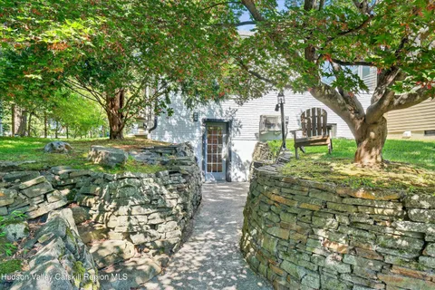 a view of a yard in front of the house