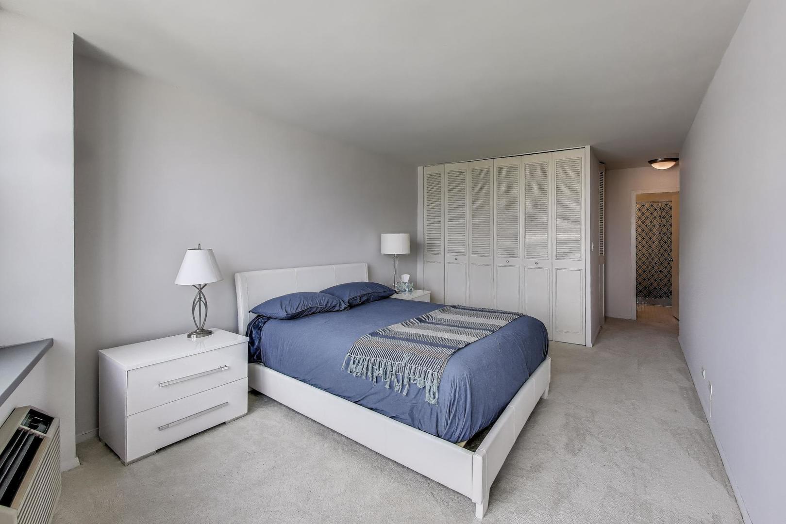 555 West Cornelia Avenue, Unit 1011 Chicago, IL 60657 - Photo 14 of 26