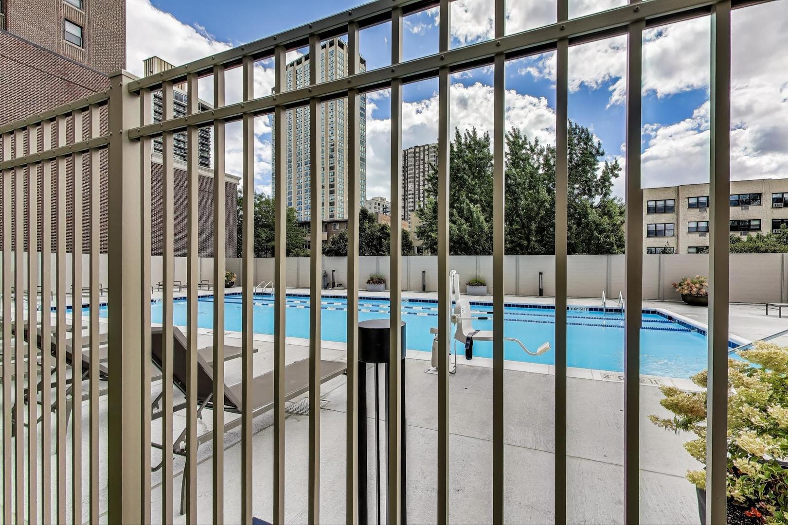 555 West Cornelia Avenue, Unit 1011 Chicago, IL 60657 - Photo 23 of 26