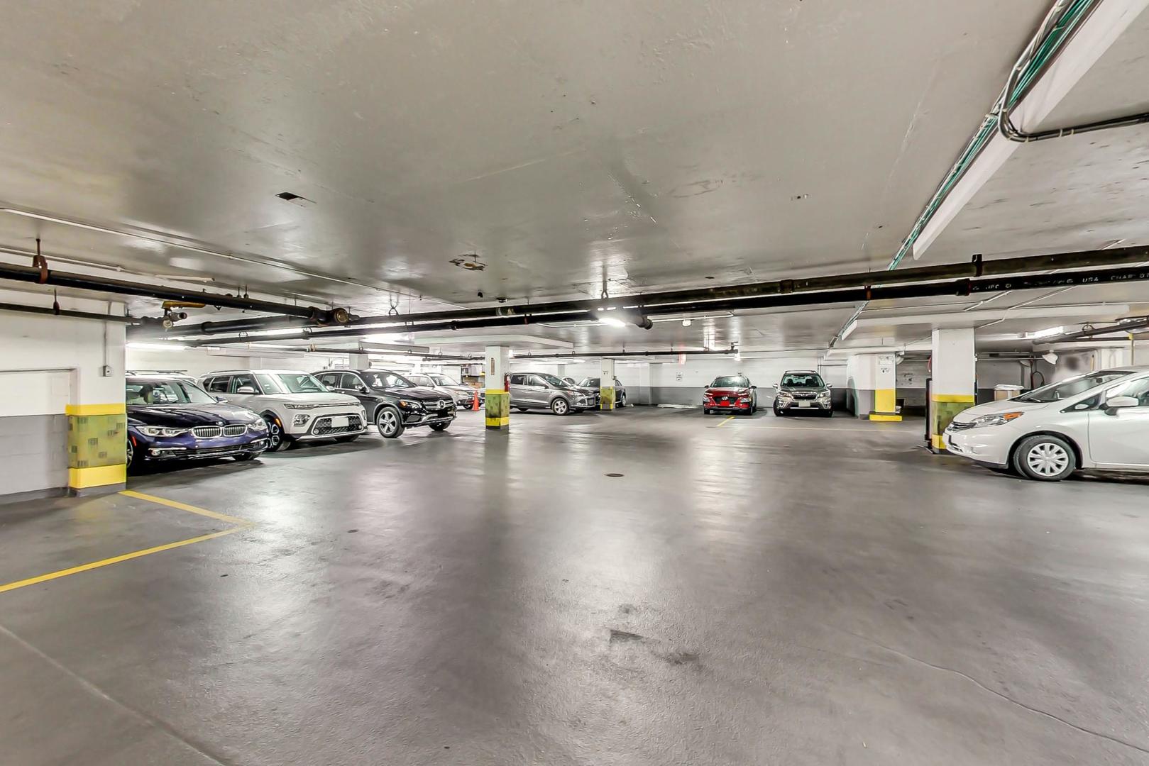 555 West Cornelia Avenue, Unit 1011 Chicago, IL 60657 - Photo 24 of 26