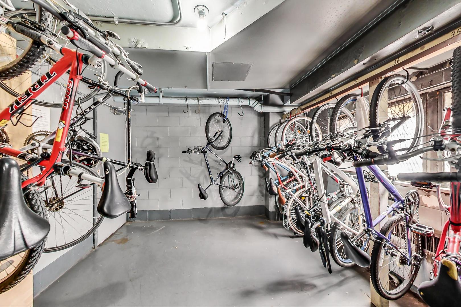 555 West Cornelia Avenue, Unit 1011 Chicago, IL 60657 - Photo 25 of 26