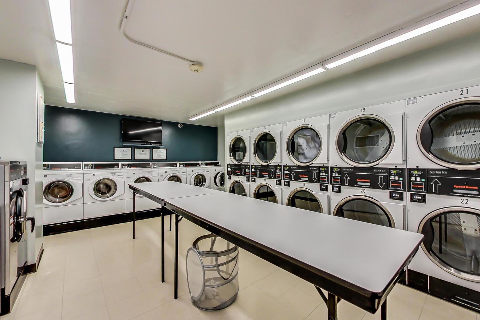 555 West Cornelia Avenue, Unit 1011 Chicago, IL 60657 - Photo 26 of 26