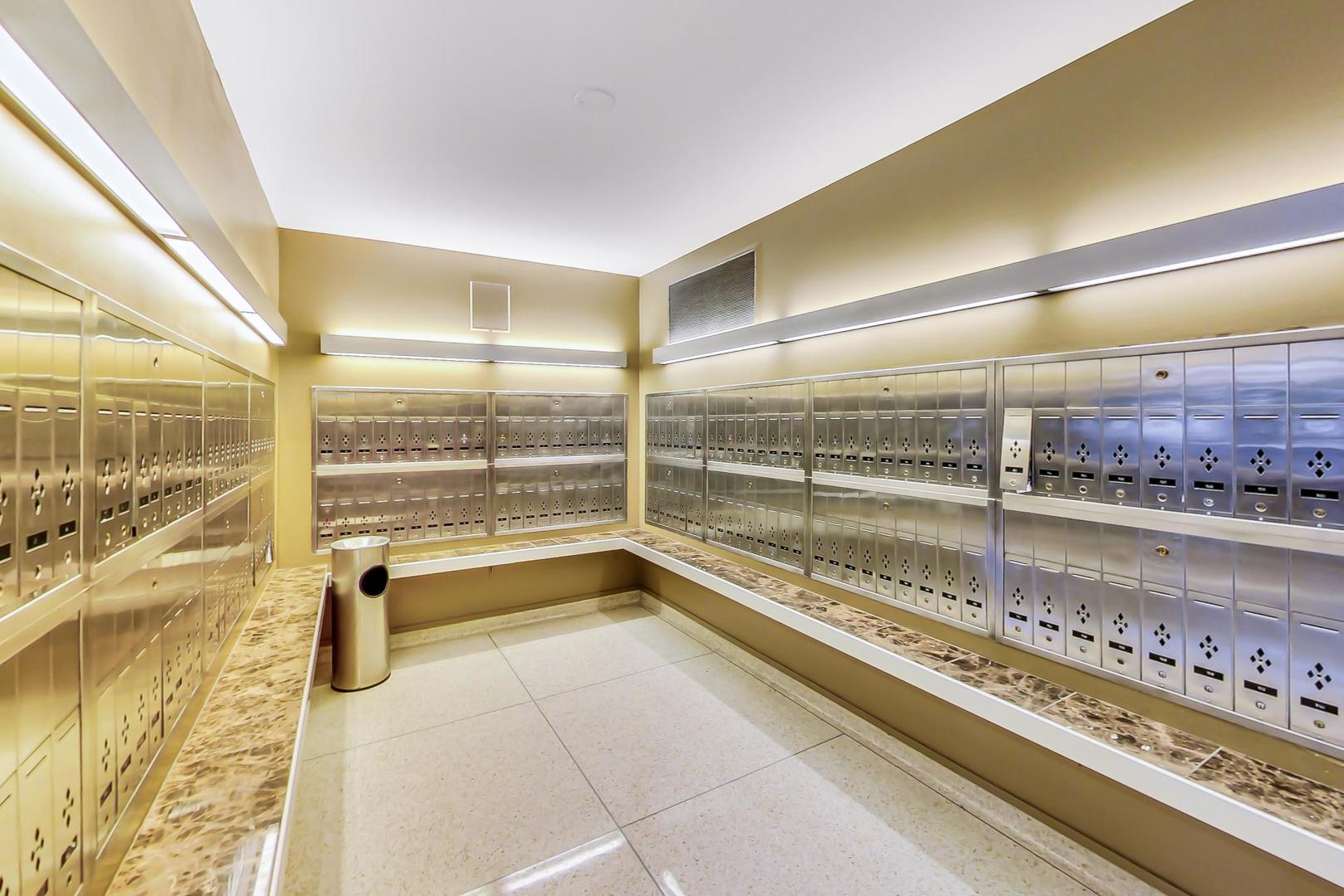 555 West Cornelia Avenue, Unit 1011 Chicago, IL 60657 - Photo 8 of 26