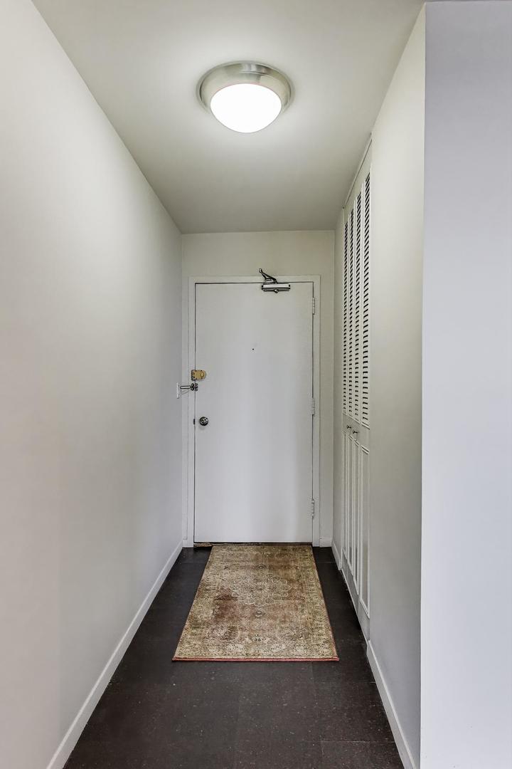 555 West Cornelia Avenue, Unit 1011 Chicago, IL 60657 - Photo 9 of 26