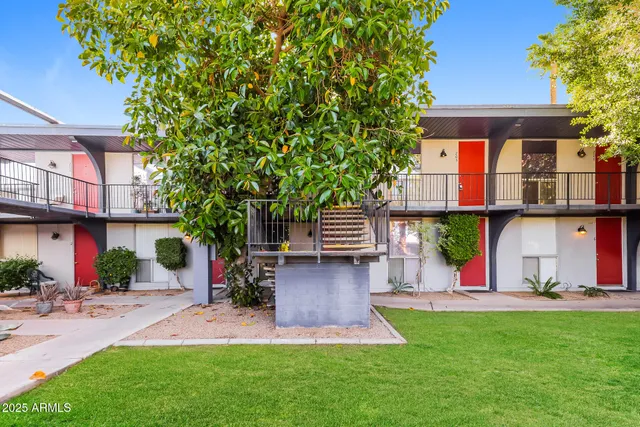 a view of outdoor space yard deck and patio