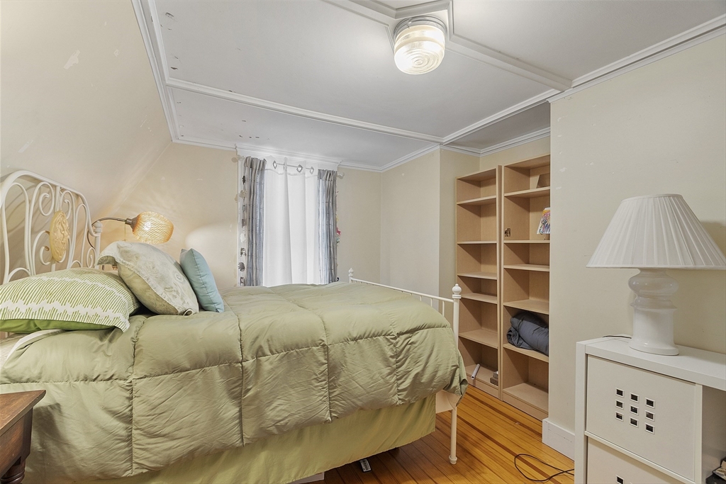 10 Oak Street, Unit 3 Gloucester, MA 01930 - Photo 17 of 24 a bedroom with a bed and a window