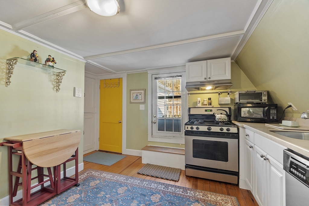 10 Oak Street, Unit 3 Gloucester, MA 01930 - Photo 9 of 24 a kitchen with a stove and a refrigerator