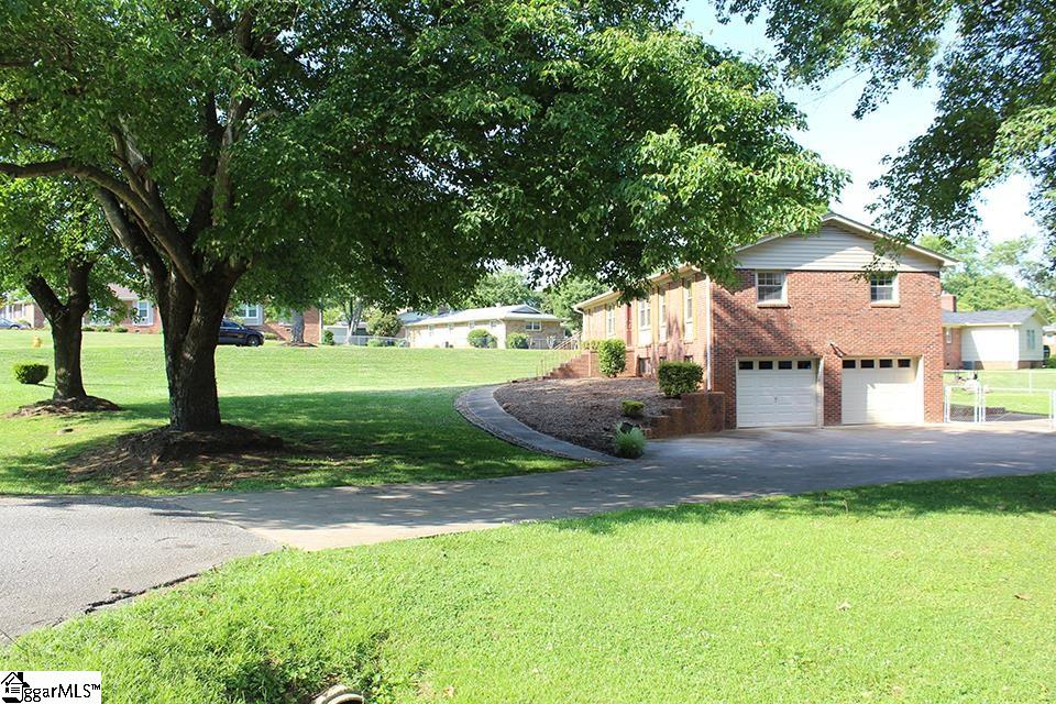 407 Old Mill Road Mauldin, SC 29662 - Photo 3 of 21 Gallery Image 3