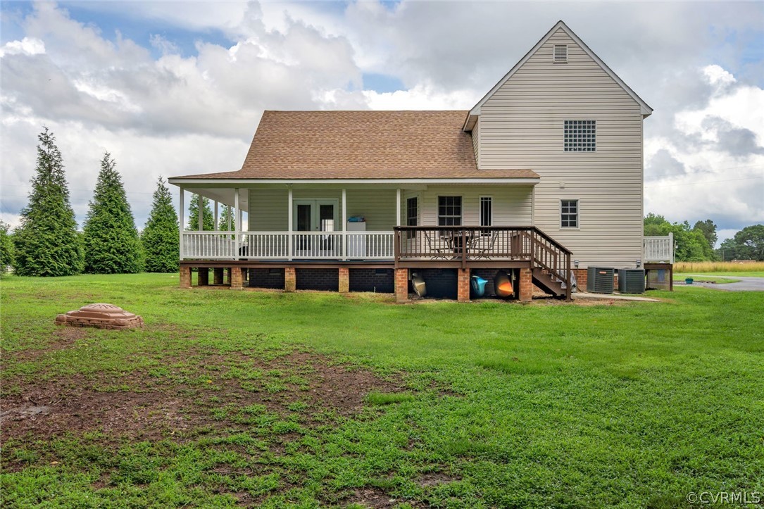 14498 Scotts Lane Carson, VA 23830 - Photo 9 of 44 a front view of a house with a yard