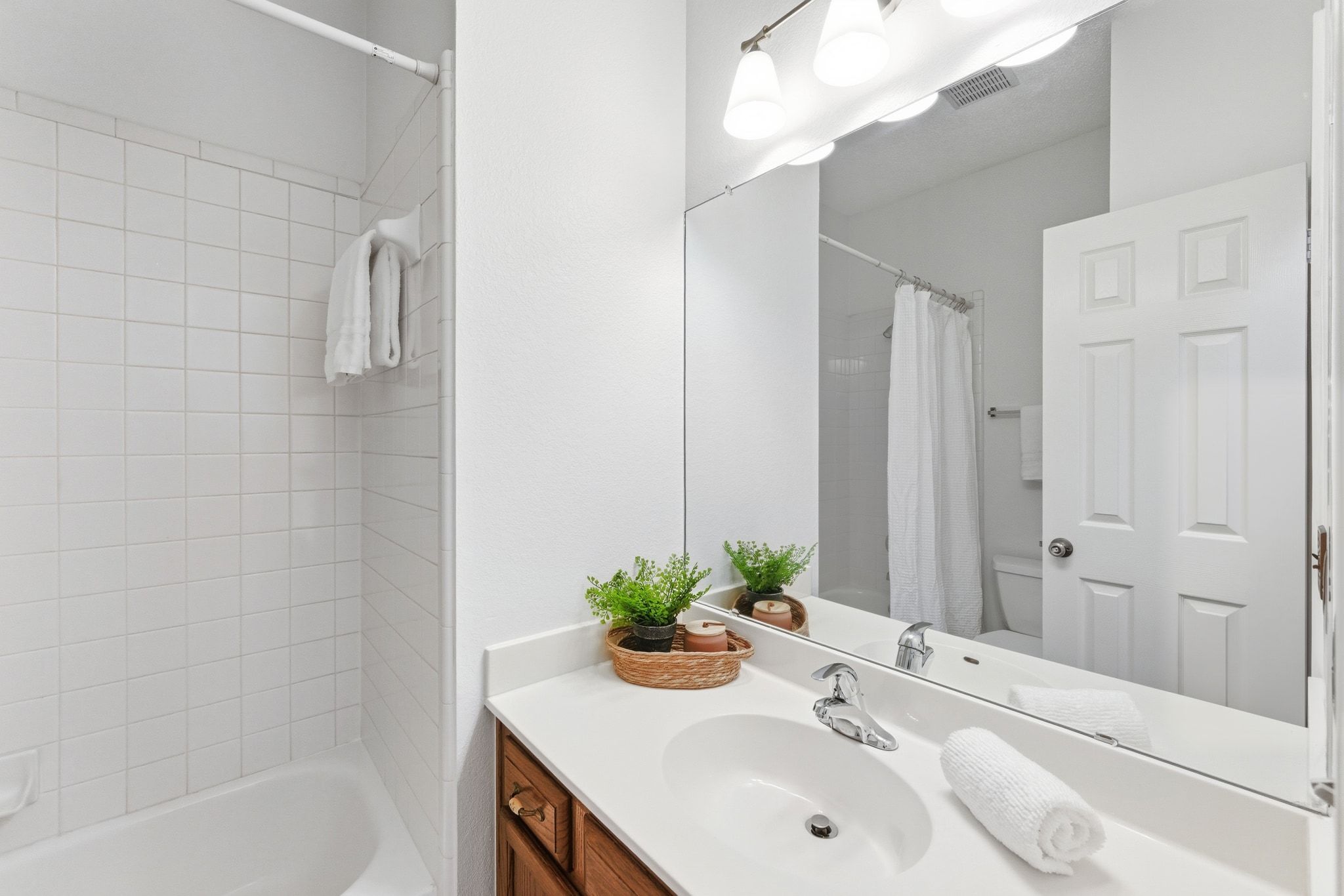 6412 Sailing Breeze Trail Austin, TX 78744 - Photo 16 of 18 a bathroom with a sink and a bathtub