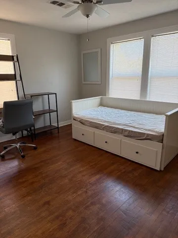 $1,700 | 3720 Avenue P 1/2 Rear, Galveston, TX 77550