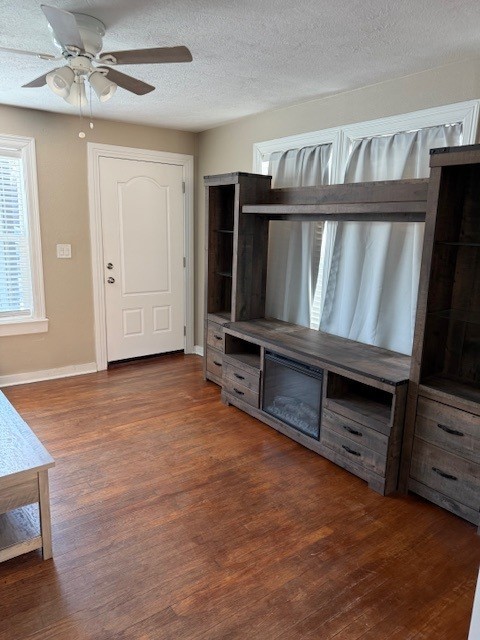 3720 Avenue P 1/2 Rear Galveston, TX 77550 - Photo 6 of 15 Living area