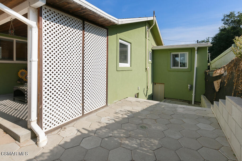 6314 Alta Vista Road Simi Valley, CA 93063 - Photo 20 of 39 a view of backyard of a house