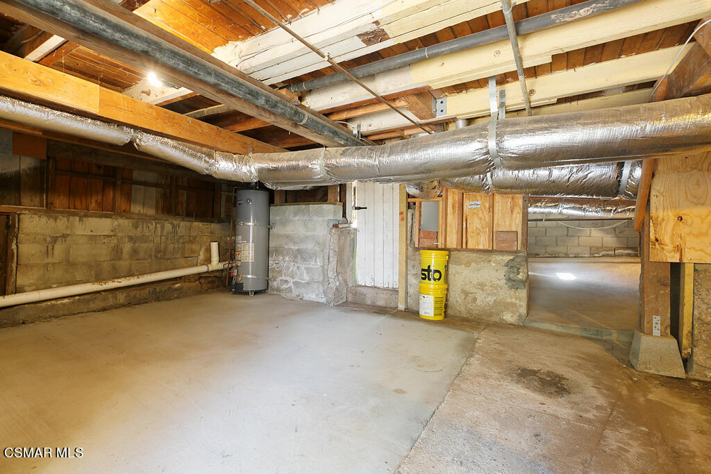 6314 Alta Vista Road Simi Valley, CA 93063 - Photo 37 of 39 a view of a garage