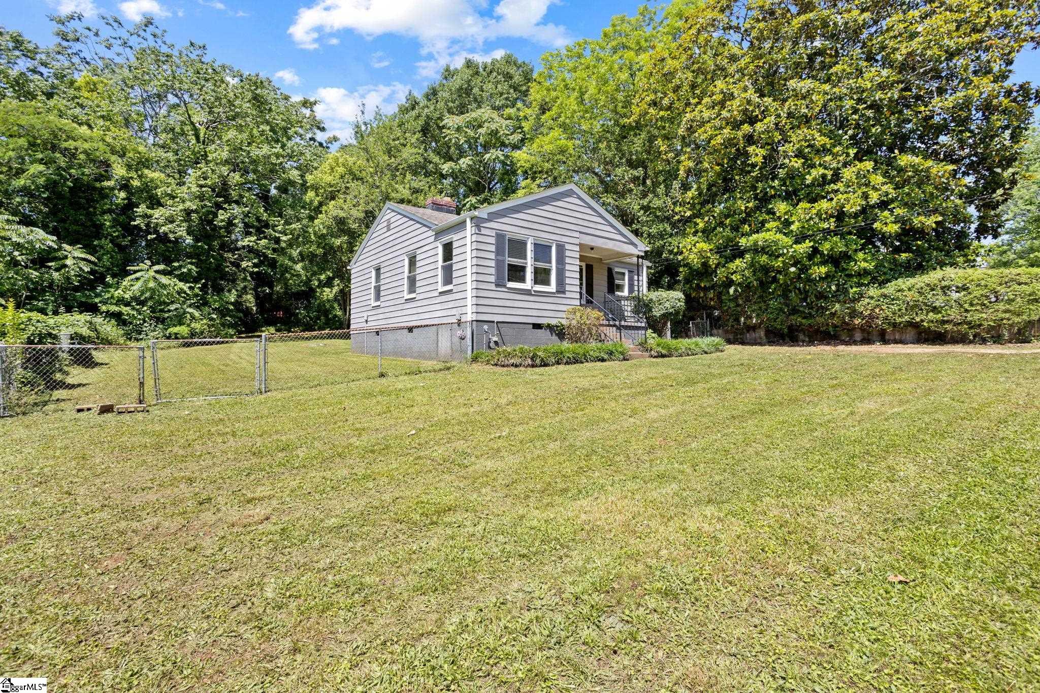 206 Griffin Drive Greenville, SC 29607 - Photo 2 of 22