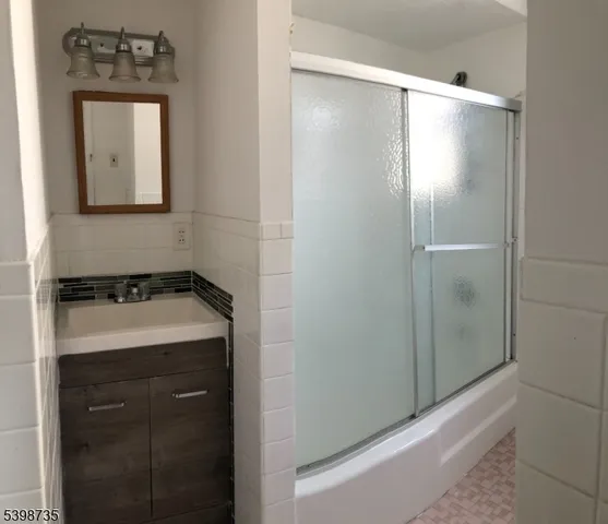 $3,595 | 715 Emerson Avenue, Elizabeth, NJ 07208