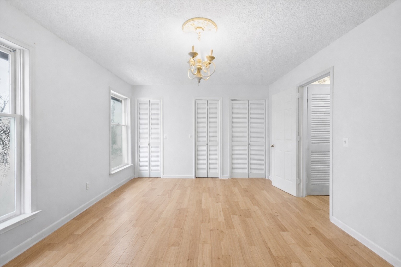 954 Belmont Road Manchester, TN 37355 - Photo 29 of 65 a view of a livingroom with a window