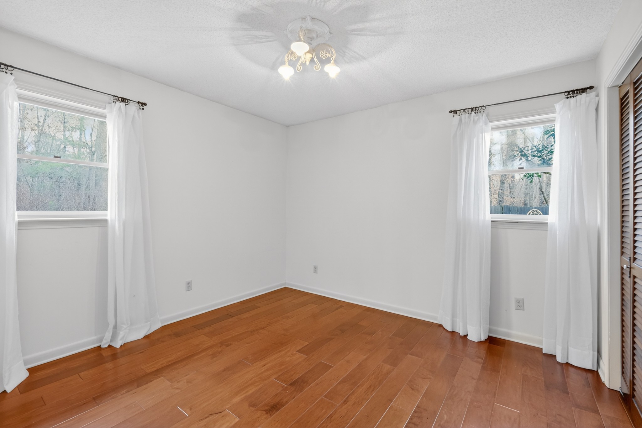 954 Belmont Road Manchester, TN 37355 - Photo 38 of 65 a view of empty room with wooden floor and fan