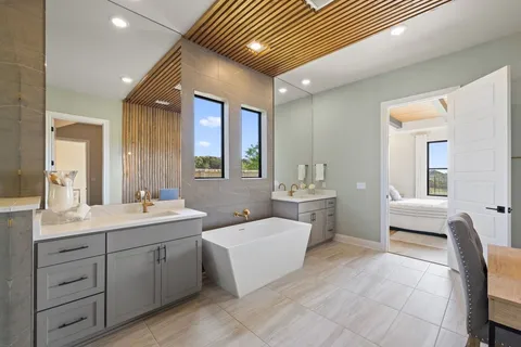 $915,000 | 1300 Shelby Lane, Georgetown, TX 78628