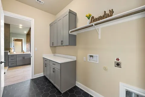 $915,000 | 1300 Shelby Lane, Georgetown, TX 78628