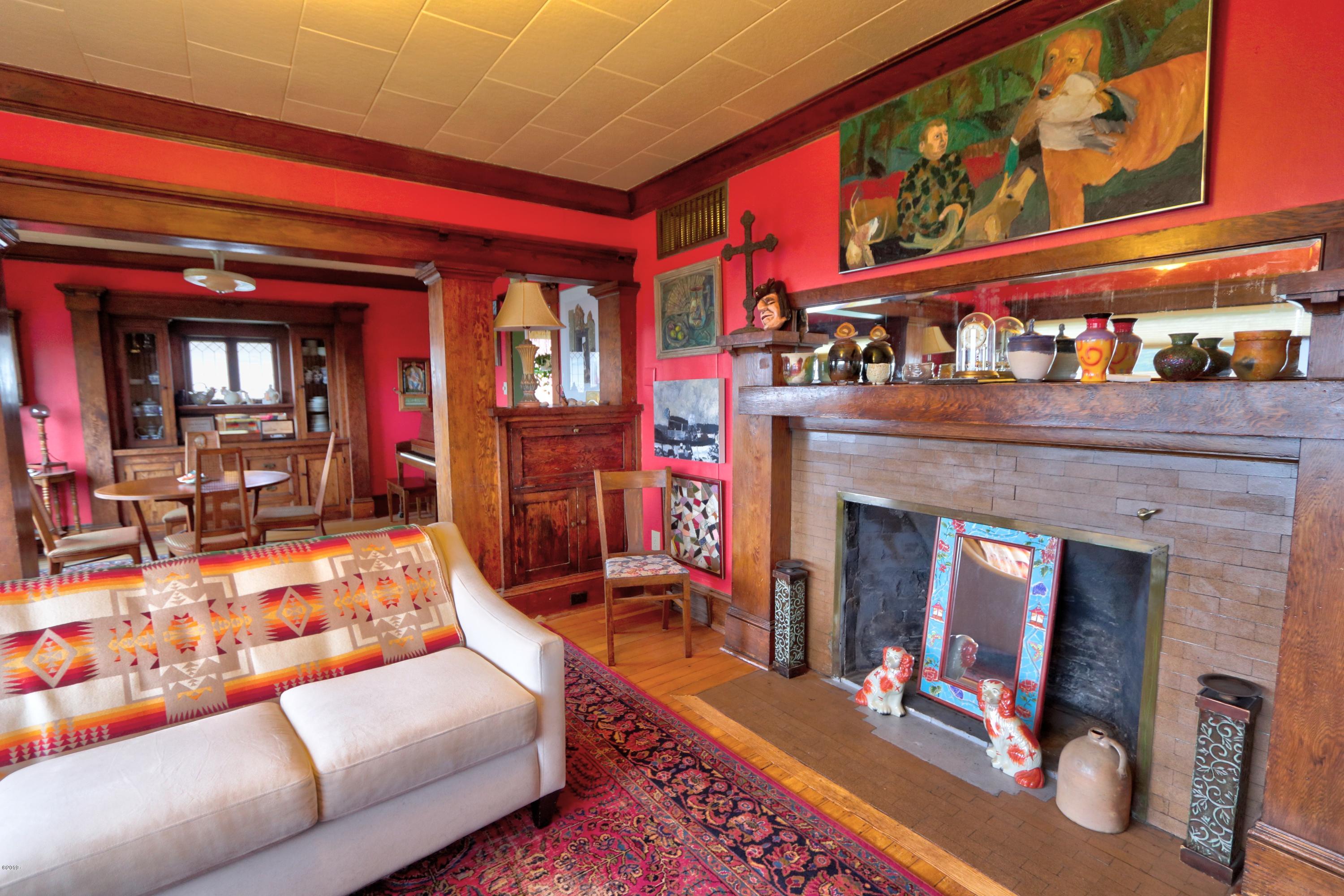 19 Southwest Hurbert Street Newport, OR 97365 - Photo 5 of 51 Living Room