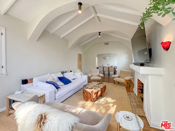$15,000 | 345 Westbourne Drive, Los Angeles, CA 90048