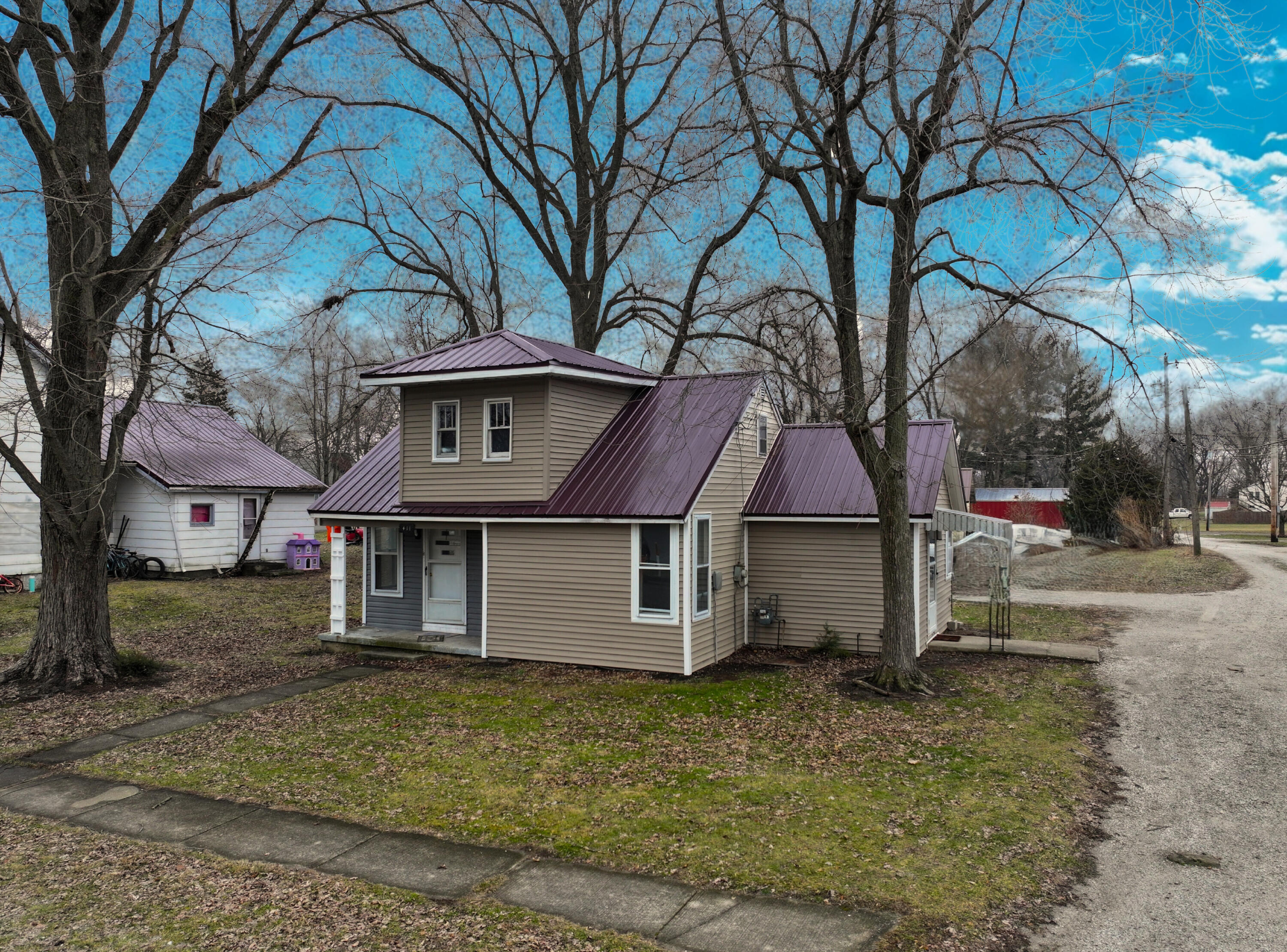 411 West Jefferson Street Winamac, IN 46996 - Photo 4 of 23 a front view of a house with a yard