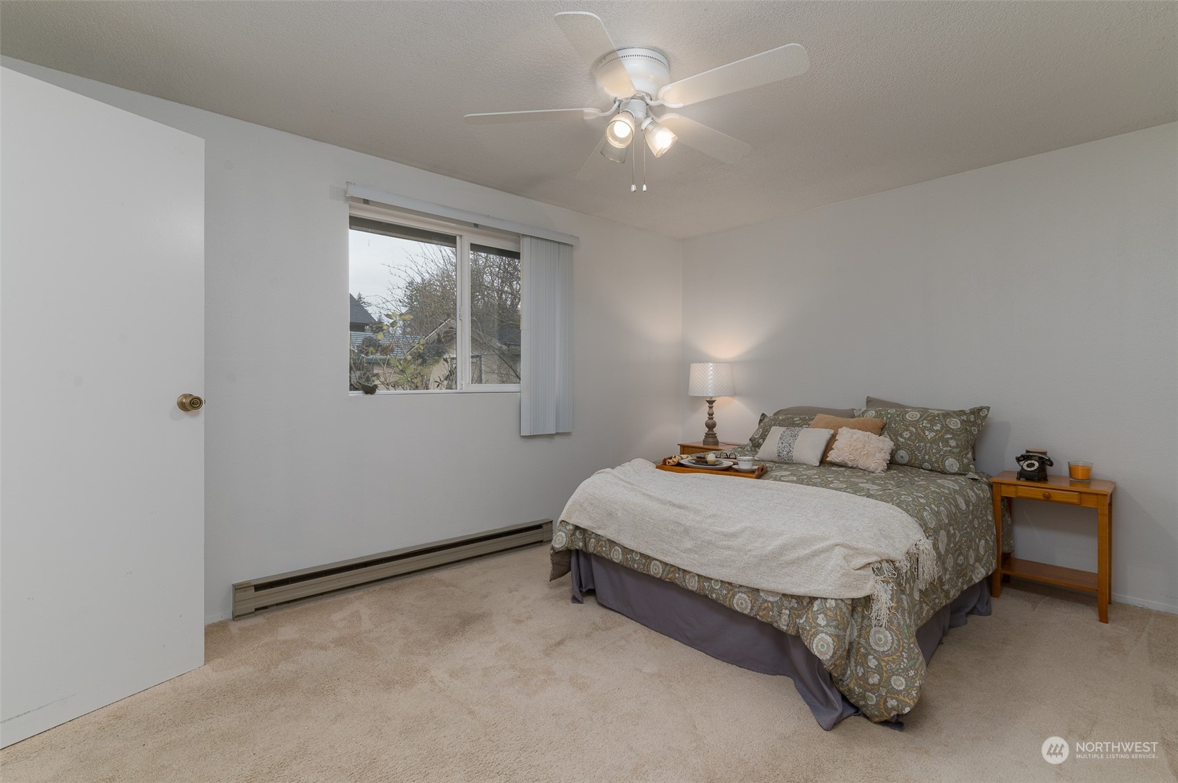 730 East Del Ray Road Lynden, WA 98264 - Photo 22 of 40 a spacious bedroom with a bed and a chandelier
