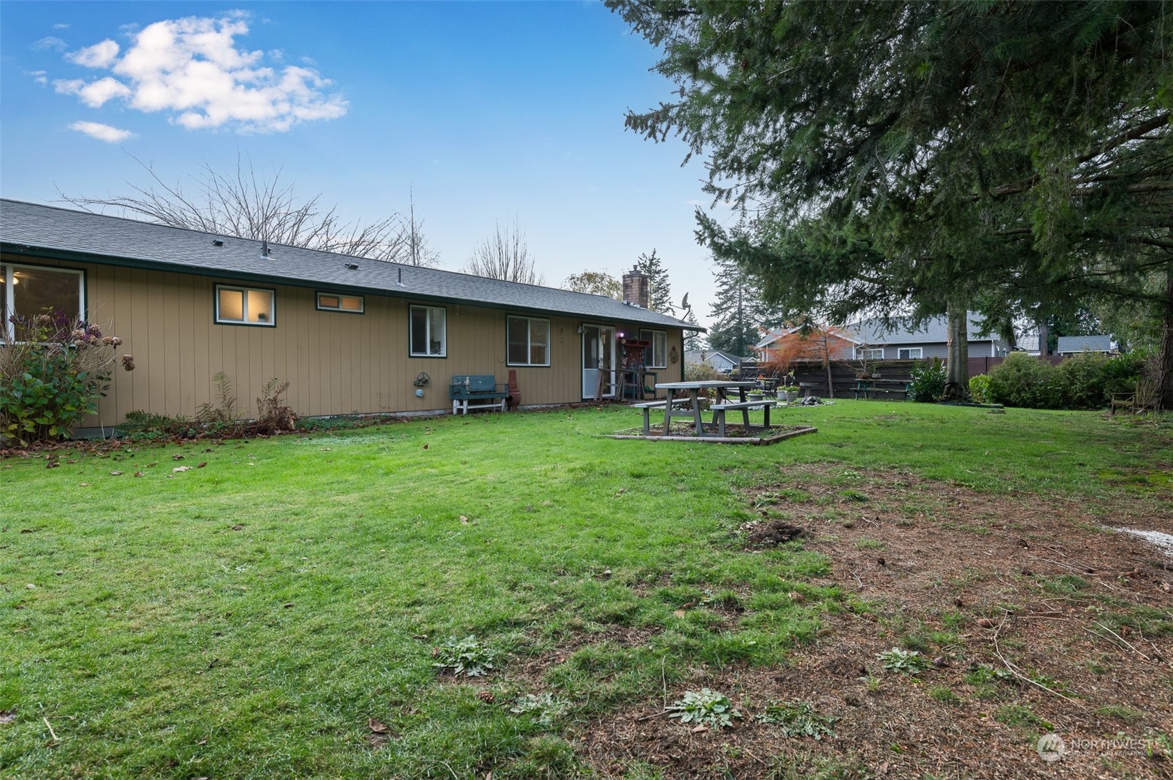 730 East Del Ray Road Lynden, WA 98264 - Photo 30 of 40 a backyard of a house with table and chairs