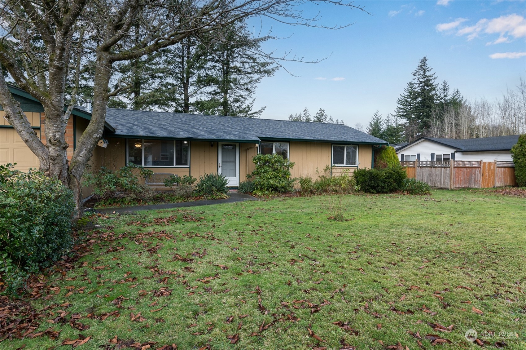 730 East Del Ray Road Lynden, WA 98264 - Photo 6 of 40 a front view of a house with garden