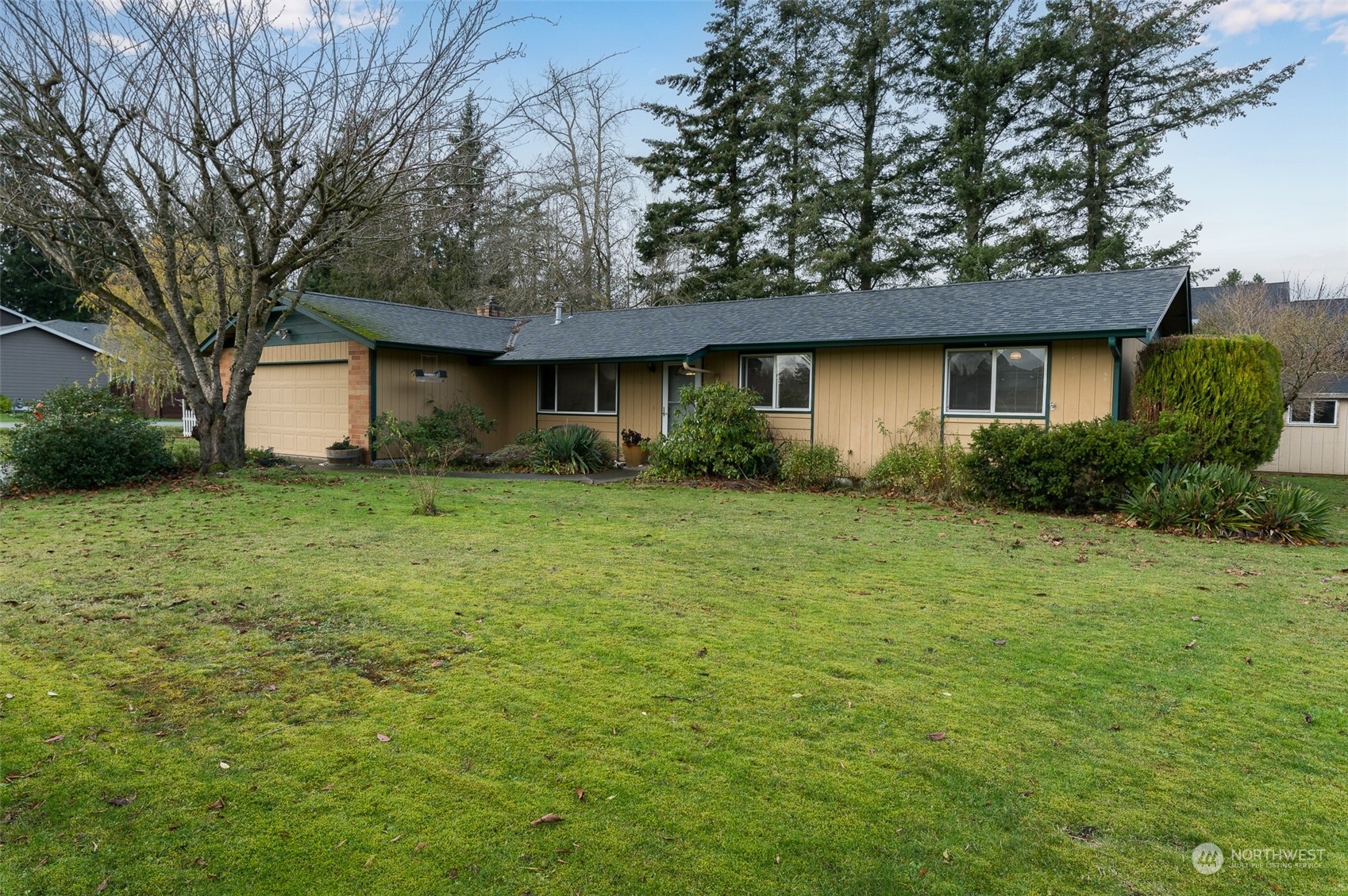 730 East Del Ray Road Lynden, WA 98264 - Photo 7 of 40 a front view of house with yard and trees