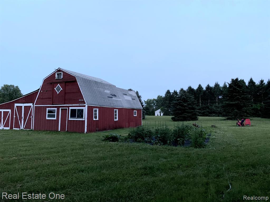 3449 Middle Road Highland, MI 48357 - Photo 29 of 30