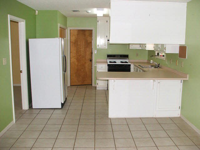 304 Simon Street Fairhope, AL 36532 - Photo 5 of 13 Kitchen 2