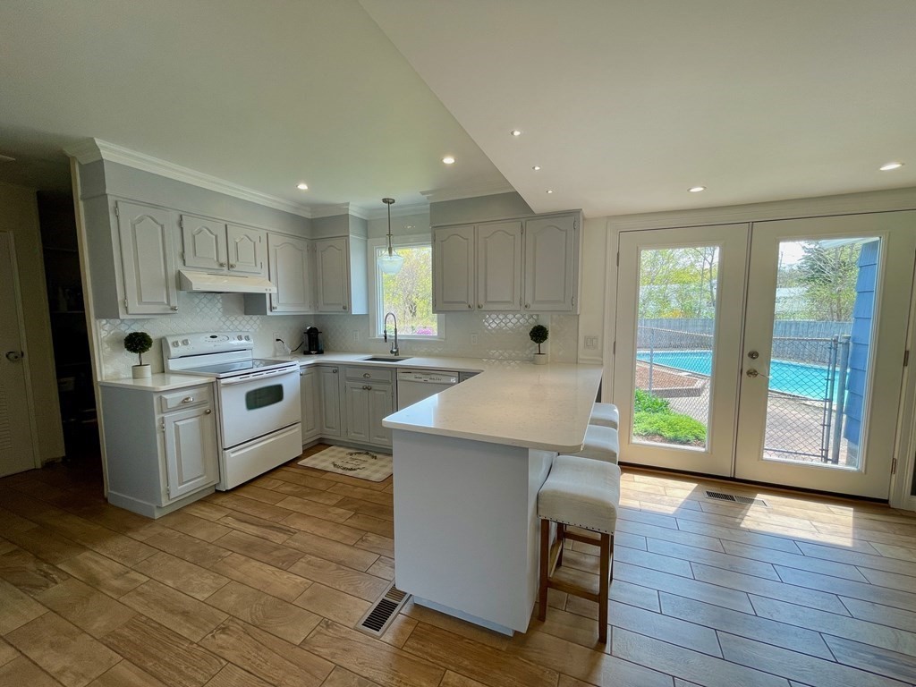 499 Farm Road Marlborough, MA 01752 - Photo 4 of 14 Gallery Image 4