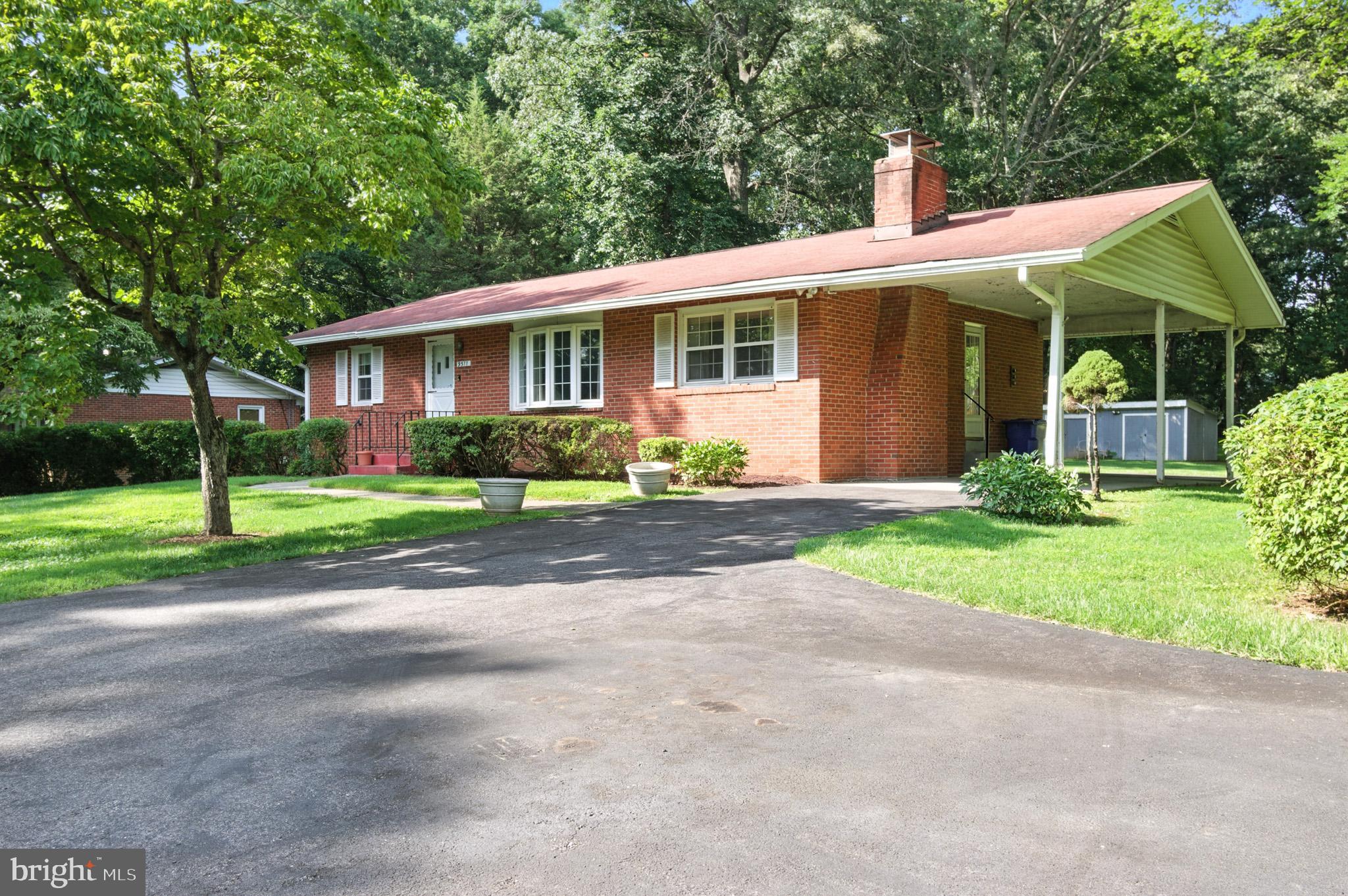 9511 Stewartown Road Gaithersburg, MD 20879 - Photo 4 of 52 Gallery Image 4