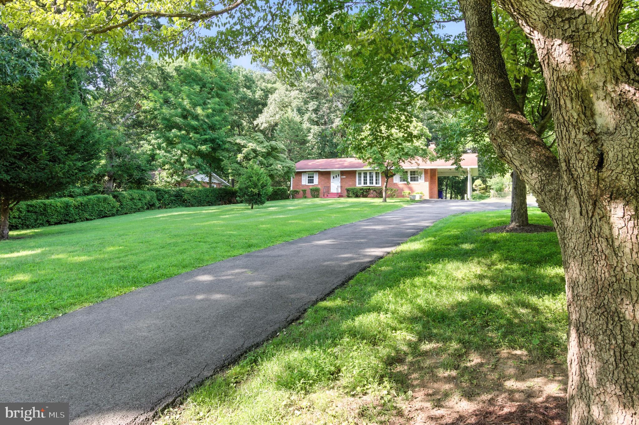 9511 Stewartown Road Gaithersburg, MD 20879 - Photo 6 of 52 Gallery Image 6