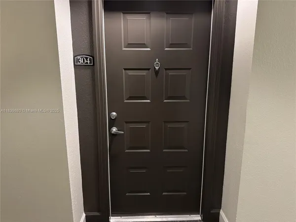 $389,000 | 6001 Southwest 70th Street, Unit 304, South Miami, FL 33143