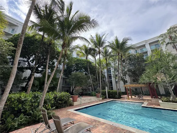 $389,000 | 6001 Southwest 70th Street, Unit 304, South Miami, FL 33143