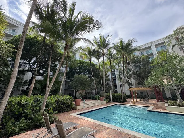 $419,900 | 6001 Southwest 70th Street, Unit 304, South Miami, FL 33143